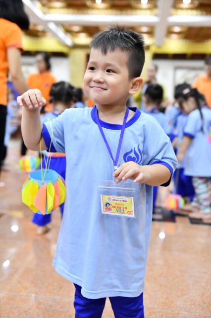 Không khí trung thu tràn ngập khóa tu Búp sen từ bi
