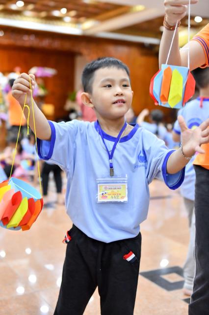 Không khí trung thu tràn ngập khóa tu Búp sen từ bi