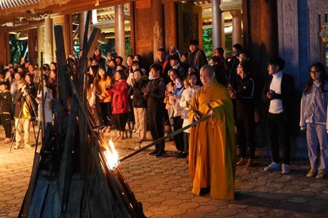 Hà Nội: Gần 400 bạn trẻ trở về chùa Bằng để “Khép lại quá khứ, mở cửa tương lai”