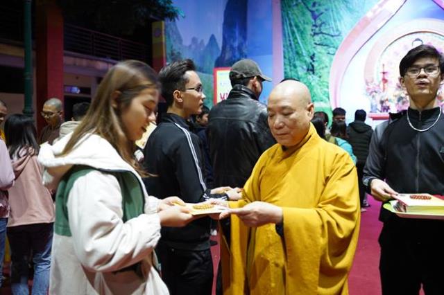 Hà Nội: Gần 400 bạn trẻ trở về chùa Bằng để “Khép lại quá khứ, mở cửa tương lai”