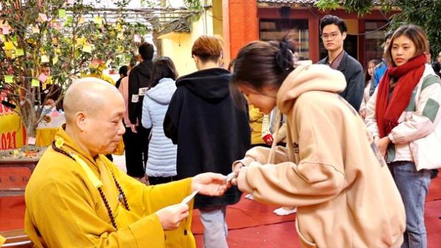 Hà Nội: Gần 400 bạn trẻ trở về chùa Bằng để “Khép lại quá khứ, mở cửa tương lai”