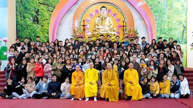 Hà Nội: Gần 400 bạn trẻ trở về chùa Bằng để “Khép lại quá khứ, mở cửa tương lai”