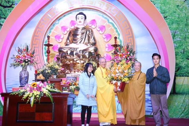 Hà Nội: Gần 400 bạn trẻ trở về chùa Bằng để “Khép lại quá khứ, mở cửa tương lai”