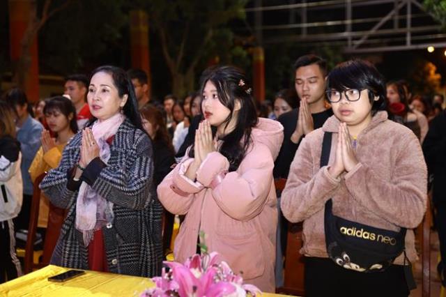 Hà Nội: Gần 400 bạn trẻ trở về chùa Bằng để “Khép lại quá khứ, mở cửa tương lai”