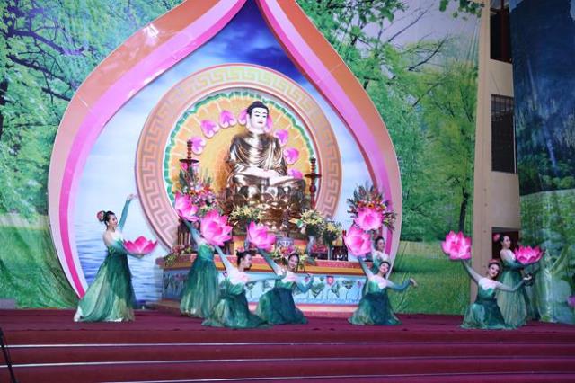 Hà Nội: Gần 400 bạn trẻ trở về chùa Bằng để “Khép lại quá khứ, mở cửa tương lai”