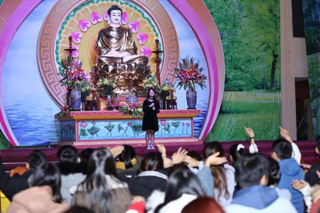 Hà Nội: Gần 400 bạn trẻ trở về chùa Bằng để “Khép lại quá khứ, mở cửa tương lai”