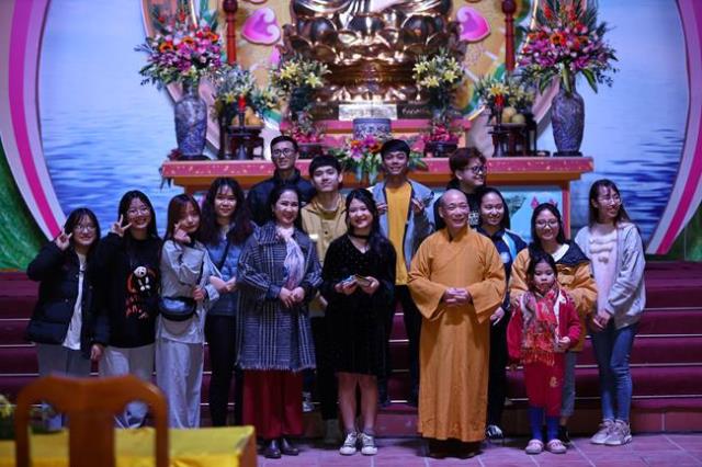 Hà Nội: Gần 400 bạn trẻ trở về chùa Bằng để “Khép lại quá khứ, mở cửa tương lai”