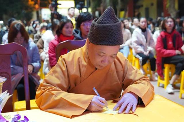 Hà Nội: Gần 400 bạn trẻ trở về chùa Bằng để “Khép lại quá khứ, mở cửa tương lai”