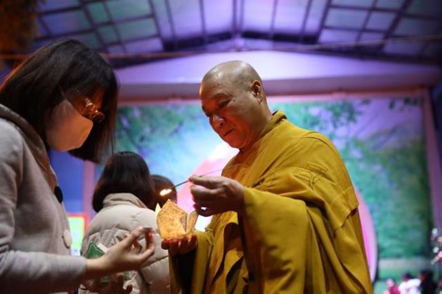 Hà Nội: Gần 400 bạn trẻ trở về chùa Bằng để “Khép lại quá khứ, mở cửa tương lai”