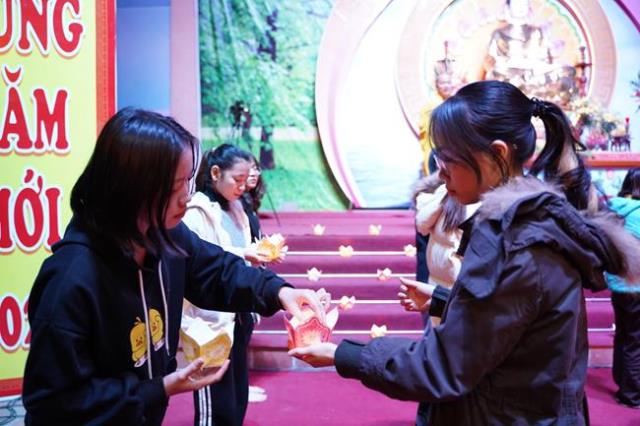 Hà Nội: Gần 400 bạn trẻ trở về chùa Bằng để “Khép lại quá khứ, mở cửa tương lai”