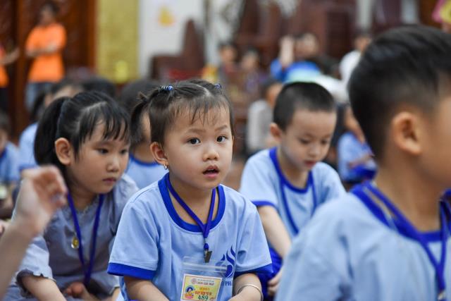 Cha mẹ được lợi gì khi đưa trẻ đến chùa?