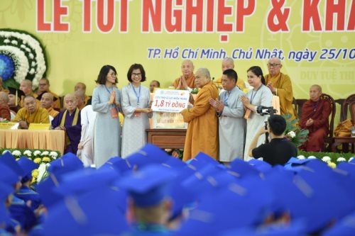 Quỹ ĐPNN Ủng Hộ 1.8 Tỷ Cứu Trợ Lũ Lụt Miền Trung Nhân Lễ Tốt Nghiệp – Khai Giảng Học Viện PGVN Tp.HCM Năm 2020