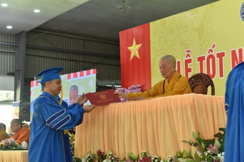 Quỹ ĐPNN Ủng Hộ 1.8 Tỷ Cứu Trợ Lũ Lụt Miền Trung Nhân Lễ Tốt Nghiệp – Khai Giảng Học Viện PGVN Tp.HCM Năm 2020