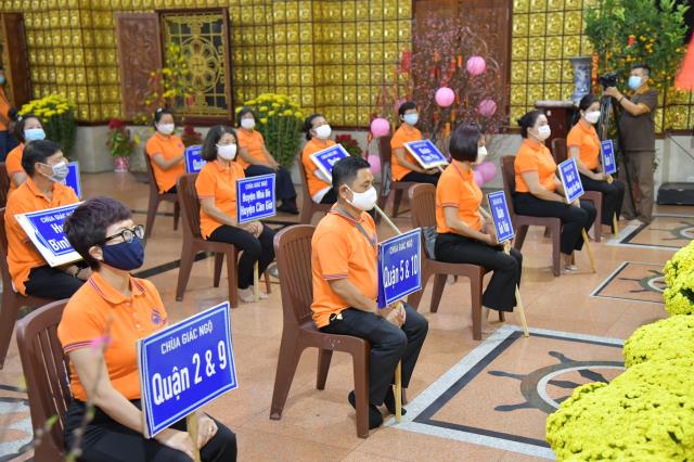 Chùa Giác Ngộ - Quỹ Đạo Phật Ngày Nay mang 1.000 món quà sưởi ấm đêm giao thừa
