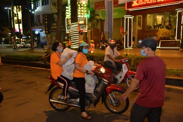 Chùa Giác Ngộ - Quỹ Đạo Phật Ngày Nay mang 1.000 món quà sưởi ấm đêm giao thừa