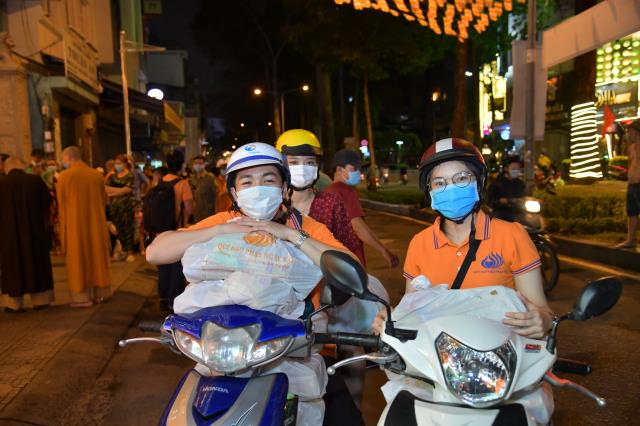 Chùa Giác Ngộ - Quỹ Đạo Phật Ngày Nay mang 1.000 món quà sưởi ấm đêm giao thừa