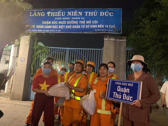Chùa Giác Ngộ - Quỹ Đạo Phật Ngày Nay mang 1.000 món quà sưởi ấm đêm giao thừa