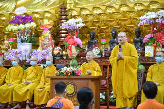 Chùa Giác Ngộ - Quỹ Đạo Phật Ngày Nay mang 1.000 món quà sưởi ấm đêm giao thừa