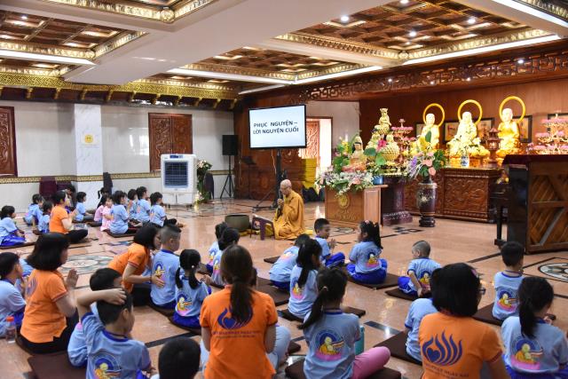 Chơi vui, học tốt trong khóa tu Búp Sen Từ Bi