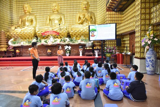 Chơi vui, học tốt trong khóa tu Búp Sen Từ Bi