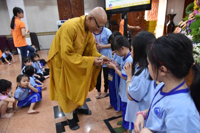 Chơi vui, học tốt trong khóa tu Búp Sen Từ Bi
