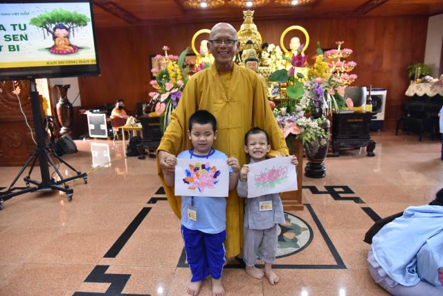 Chơi vui, học tốt trong khóa tu Búp Sen Từ Bi