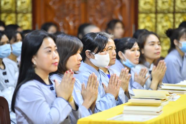 TP.HCM: Hơn 700 thiện nam, tín nữ quy y nhân kỷ niệm Phật thành đạo (08-12 AL)