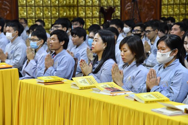 TP.HCM: Hơn 700 thiện nam, tín nữ quy y nhân kỷ niệm Phật thành đạo (08-12 AL)