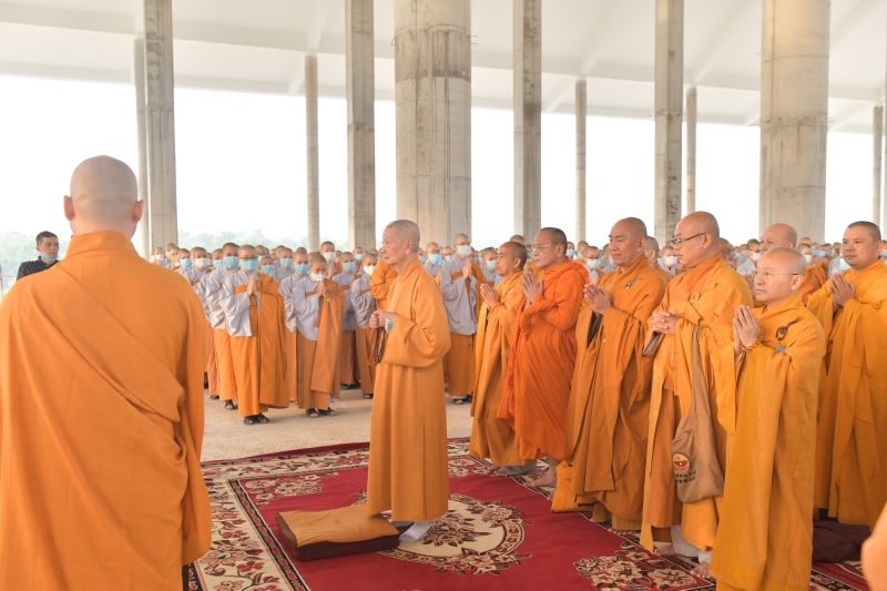 HVPGVN tại TP.HCM: Trang nghiêm Lễ ráp mái đại hùng bảo điện