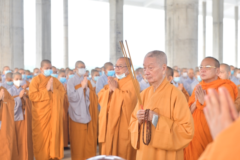 HVPGVN tại TP.HCM: Trang nghiêm Lễ ráp mái đại hùng bảo điện