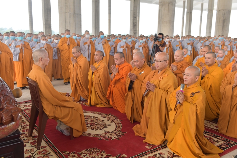 HVPGVN tại TP.HCM: Trang nghiêm Lễ ráp mái đại hùng bảo điện