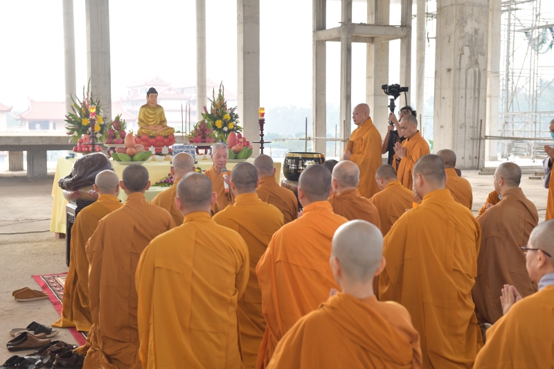 HVPGVN tại TP.HCM: Trang nghiêm Lễ ráp mái đại hùng bảo điện