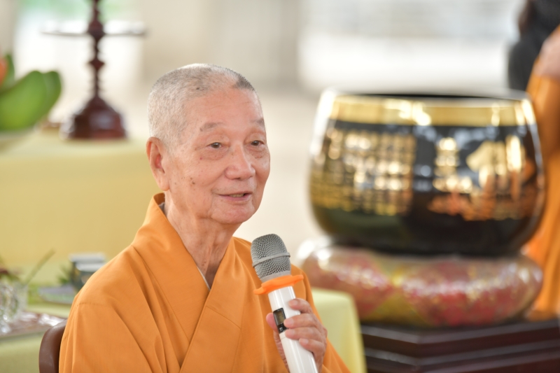 HVPGVN tại TP.HCM: Trang nghiêm Lễ ráp mái đại hùng bảo điện