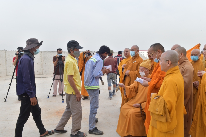 HVPGVN tại TP.HCM: Trang nghiêm Lễ ráp mái đại hùng bảo điện