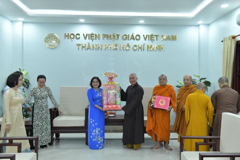 Phái đoàn trường Đại học Khoa học xã hội &amp; Nhân văn thăm và chúc tết tại Học viện Phật giáo Việt Nam tại Tp.HCM