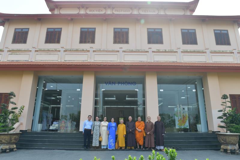Phái đoàn trường Đại học Khoa học xã hội &amp; Nhân văn thăm và chúc tết tại Học viện Phật giáo Việt Nam tại Tp.HCM