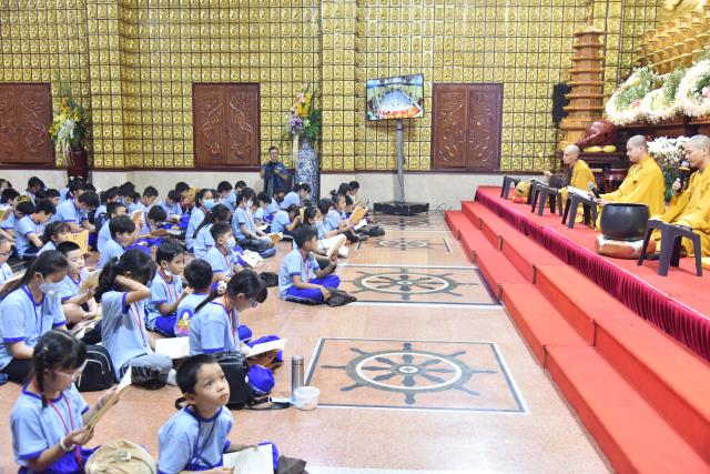 Chơi vui, học tốt trong khóa tu Búp Sen Từ Bi