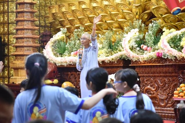 Chơi vui, học tốt trong khóa tu Búp Sen Từ Bi