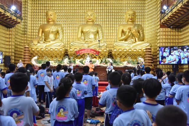 Chơi vui, học tốt trong khóa tu Búp Sen Từ Bi