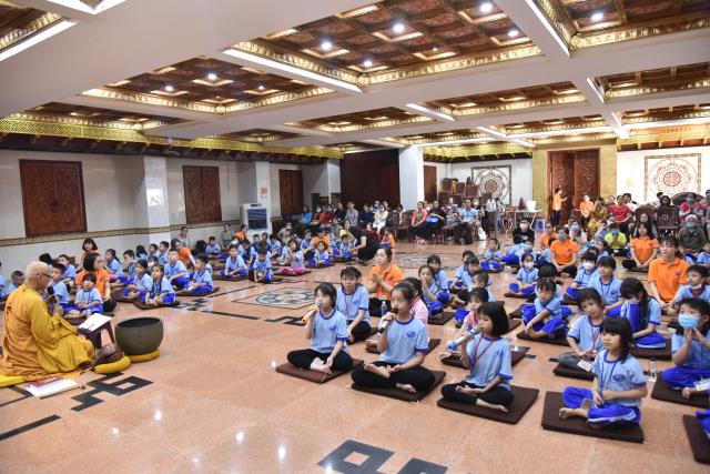 Chơi vui, học tốt trong khóa tu Búp Sen Từ Bi