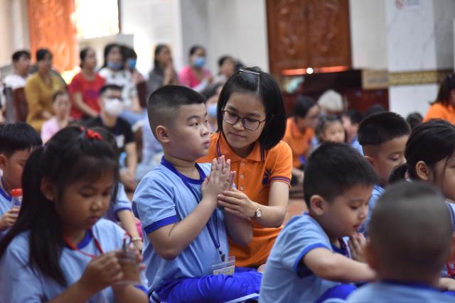 Chơi vui, học tốt trong khóa tu Búp Sen Từ Bi