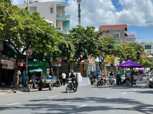 Quỹ ĐPNN Chia Sẻ 10 Tấn Gạo Và 10 Tấn Khoai Với Người Dân Quận Gò Vấp Và Quận 12 Trong Thời Gian Giãn Cách Xã Hội Do Dịch Covid-19