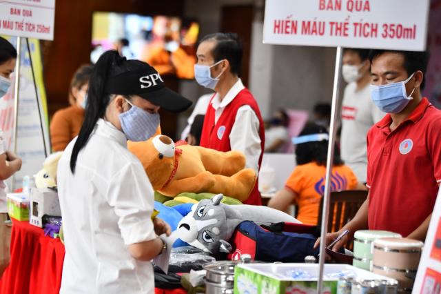 Hơn 1.000 người tham gia hiến máu nhân đạo vào 2 ngày cuối tuần tại chùa Giác Ngộ