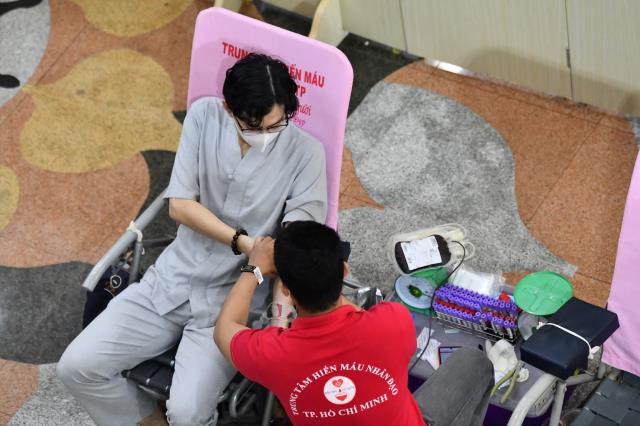 Hơn 1.000 người tham gia hiến máu nhân đạo vào 2 ngày cuối tuần tại chùa Giác Ngộ