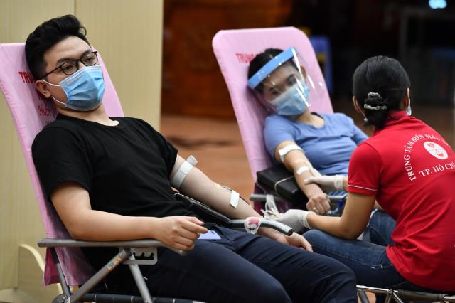 Hơn 1.000 người tham gia hiến máu nhân đạo vào 2 ngày cuối tuần tại chùa Giác Ngộ