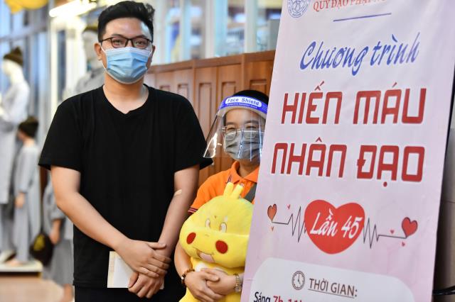 Hơn 1.000 người tham gia hiến máu nhân đạo vào 2 ngày cuối tuần tại chùa Giác Ngộ