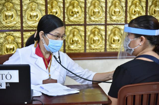Hơn 1.000 người tham gia hiến máu nhân đạo vào 2 ngày cuối tuần tại chùa Giác Ngộ