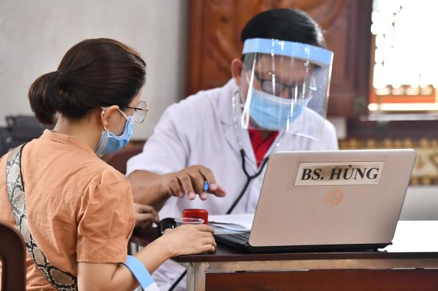 Hơn 1.000 người tham gia hiến máu nhân đạo vào 2 ngày cuối tuần tại chùa Giác Ngộ