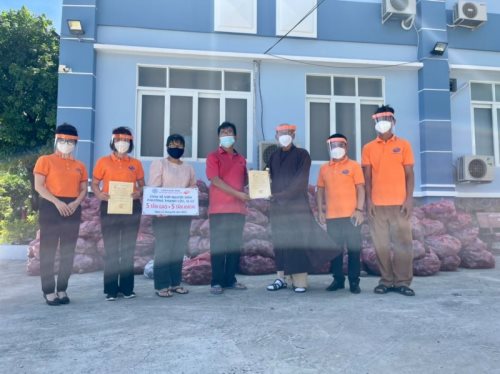 Quỹ ĐPNN Chia Sẻ 10 Tấn Gạo Và 10 Tấn Khoai Với Người Dân Quận Gò Vấp Và Quận 12 Trong Thời Gian Giãn Cách Xã Hội Do Dịch Covid-19