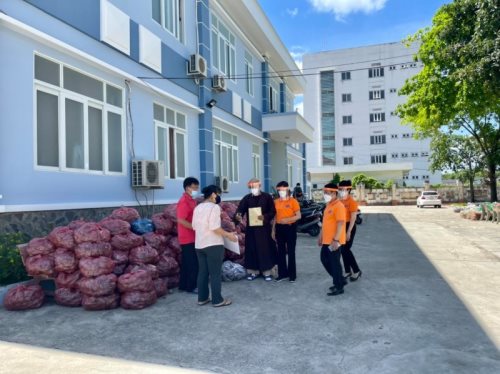 Quỹ ĐPNN Chia Sẻ 10 Tấn Gạo Và 10 Tấn Khoai Với Người Dân Quận Gò Vấp Và Quận 12 Trong Thời Gian Giãn Cách Xã Hội Do Dịch Covid-19